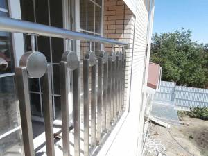 Фотография №2 из фотогалереи «Перила и ограждения для балкона»